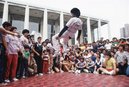 In this 1981 photo provided by Martha 
Cooper, breakdance pioneer Wayne 'Frosty Freeze' Frost executes his 
'dead man' move outside of New York's Lincoln Center. Frost died in a 
New York hospital Thursday, April 3, 2008 after a long illness. He was 
44. (AP Photo/Martha Cooper) 